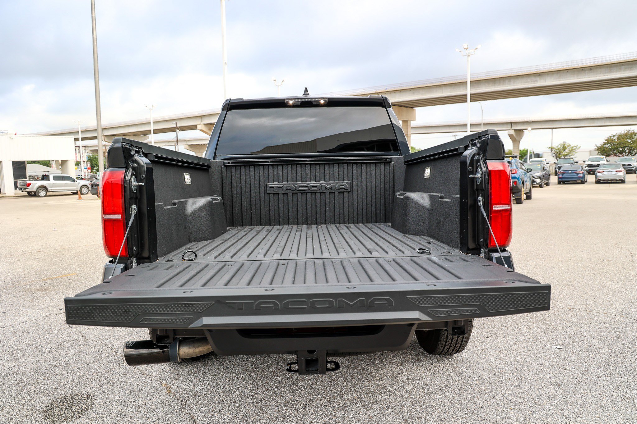 Certified 2025 Toyota Tacoma SR5 AWD/4WD image 12