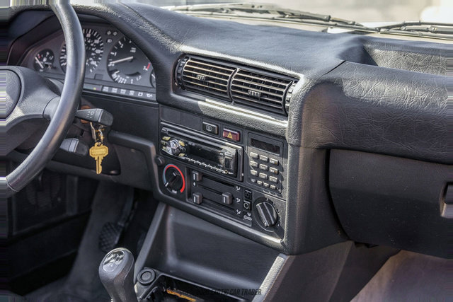 Used 1989 BMW 325i Convertible RWD image 46