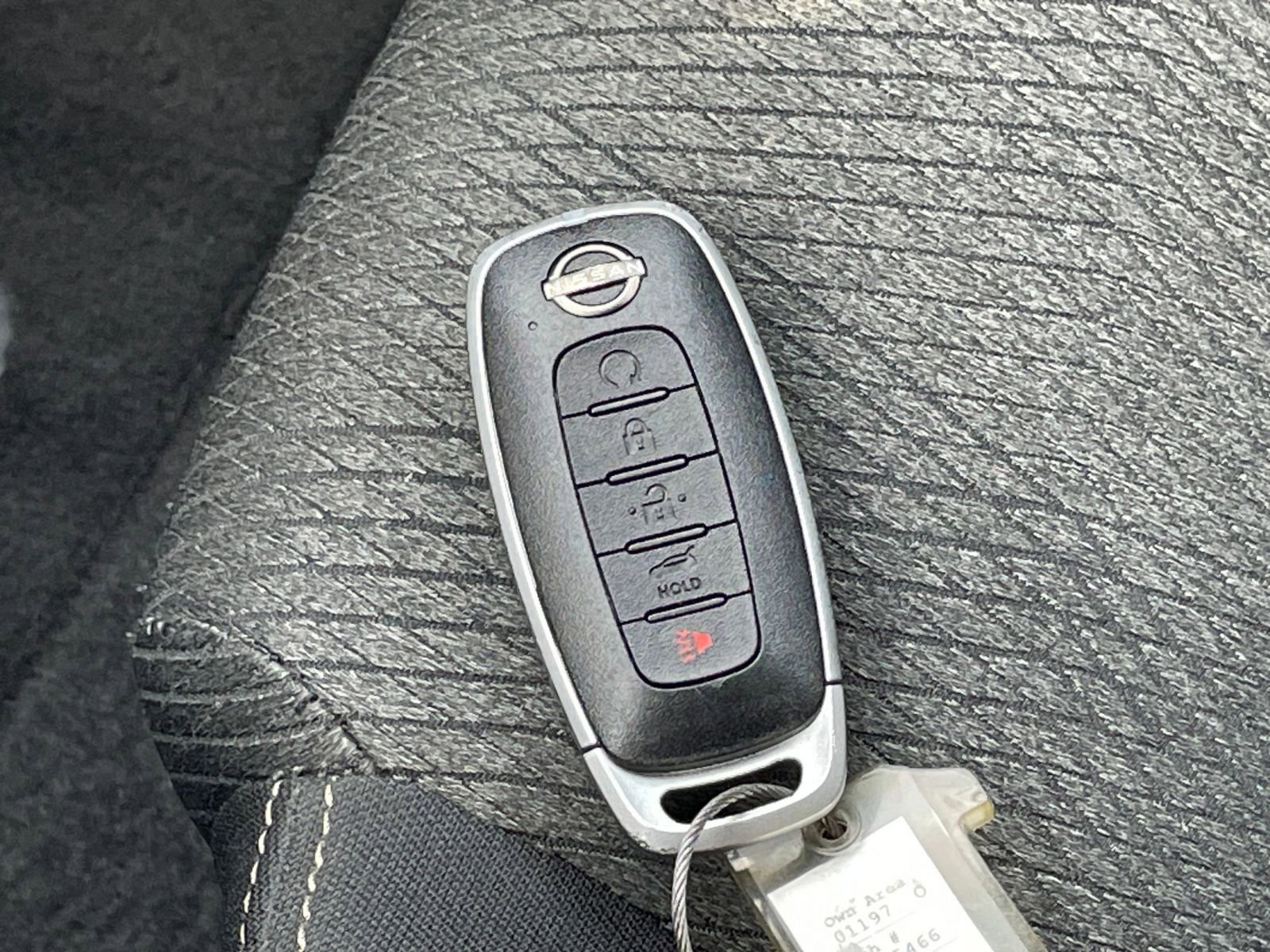 Used 2025 Nissan Rogue SV image 27