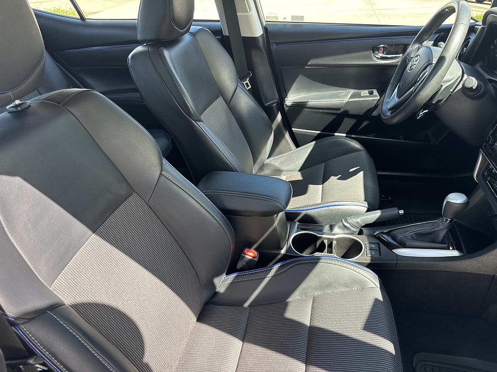 Used 2017 Toyota Corolla SE w/ SE Premium Package FWD image 22