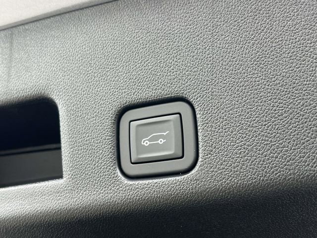 New 2026 Chevrolet Traverse High Country w/ LPO, Floor Liner Package image 7