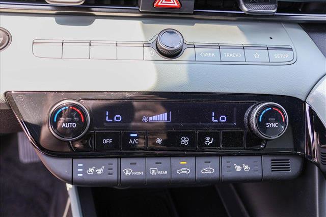 New 2025 Hyundai Elantra Limited image 19