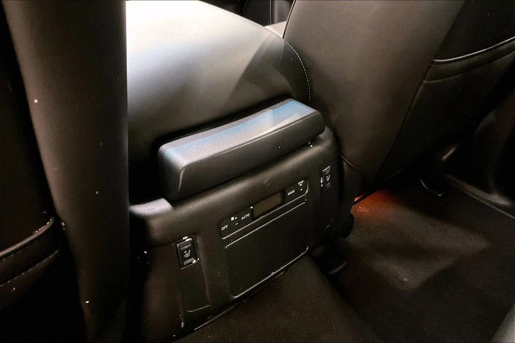 Used 2017 INFINITI QX80 4WD w/ Deluxe Technology Package image 29