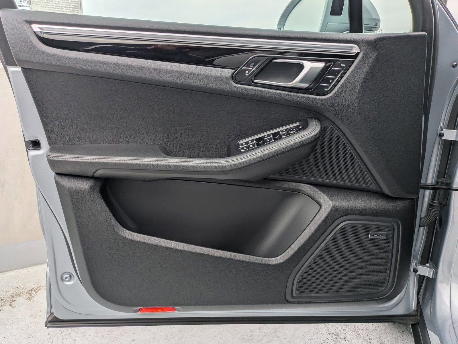 Certified 2024 Porsche Macan image 11