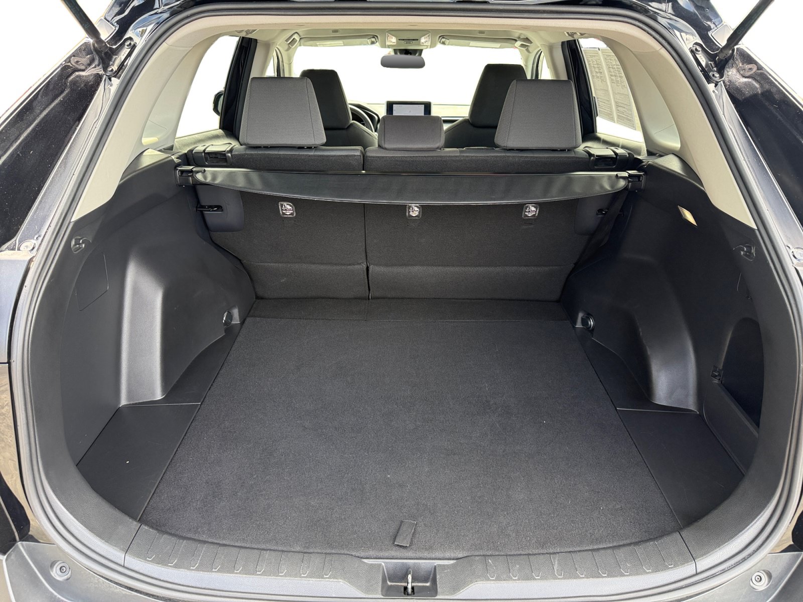 Used 2025 Toyota RAV4 XLE FWD image 17