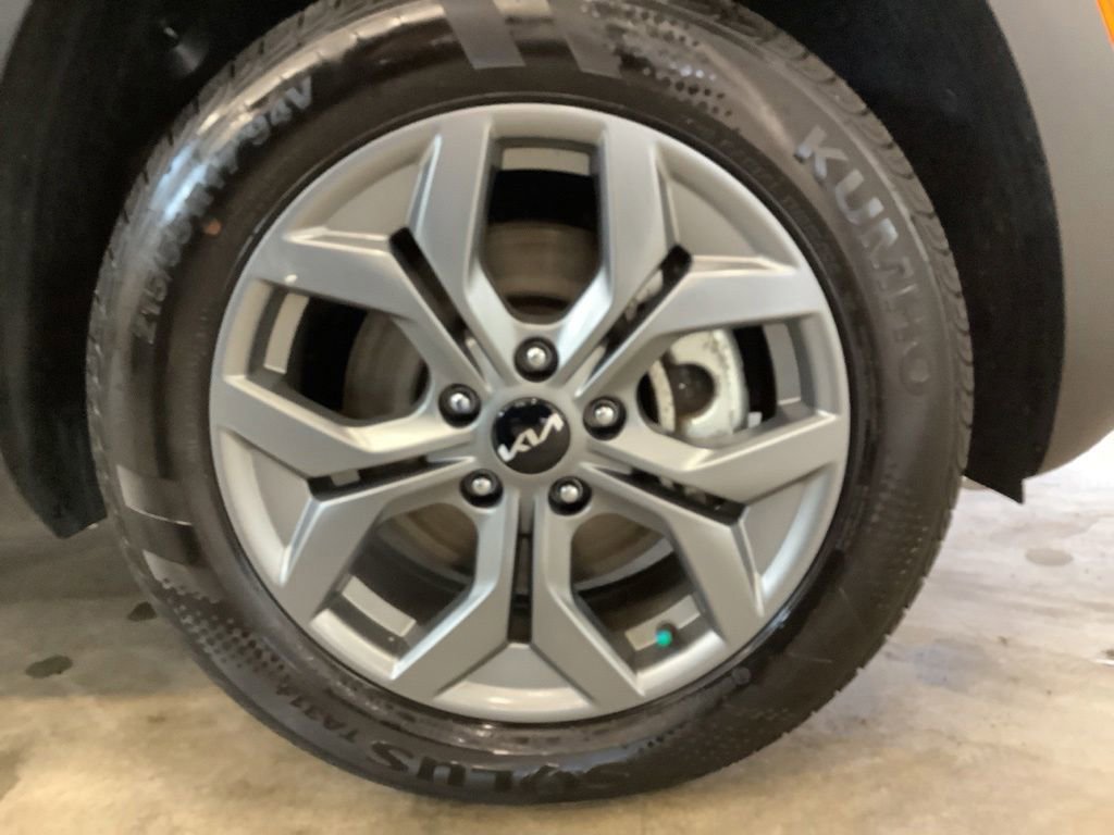 Certified 2025 Kia Seltos LX AWD/4WD image 25