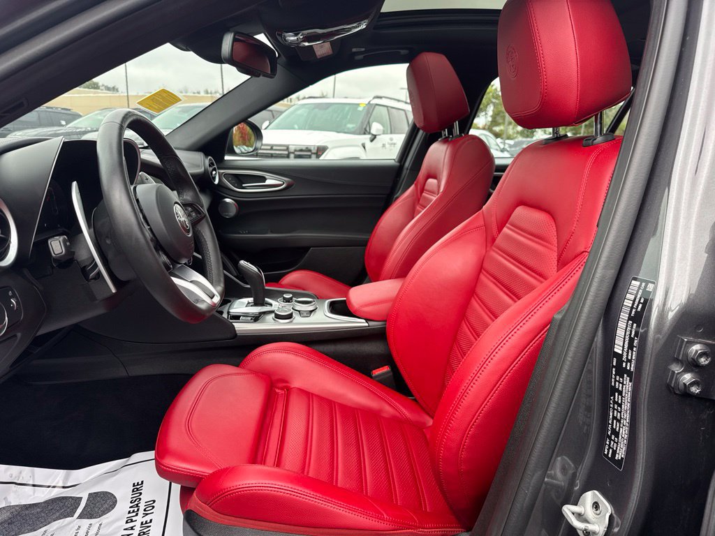 Used 2024 Alfa Romeo Giulia Veloce AWD/4WD image 21