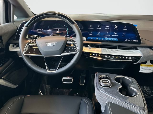 Used 2027 Cadillac Optiq Sport AWD/4WD image 2