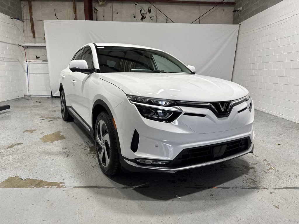 New 2025 VinFast VF 8 Eco