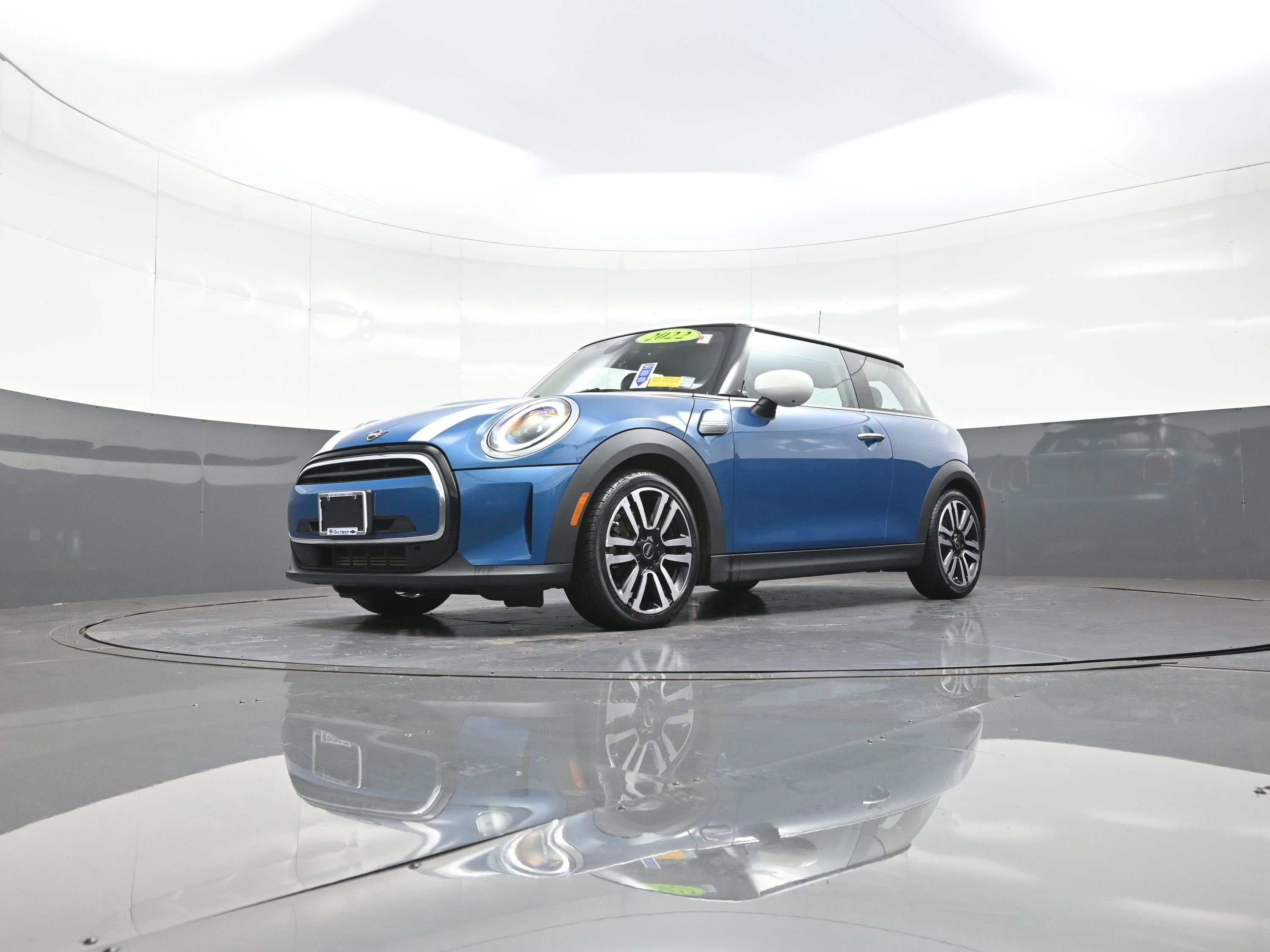 Used 2022 MINI Cooper 2-Door Hardtop image 11