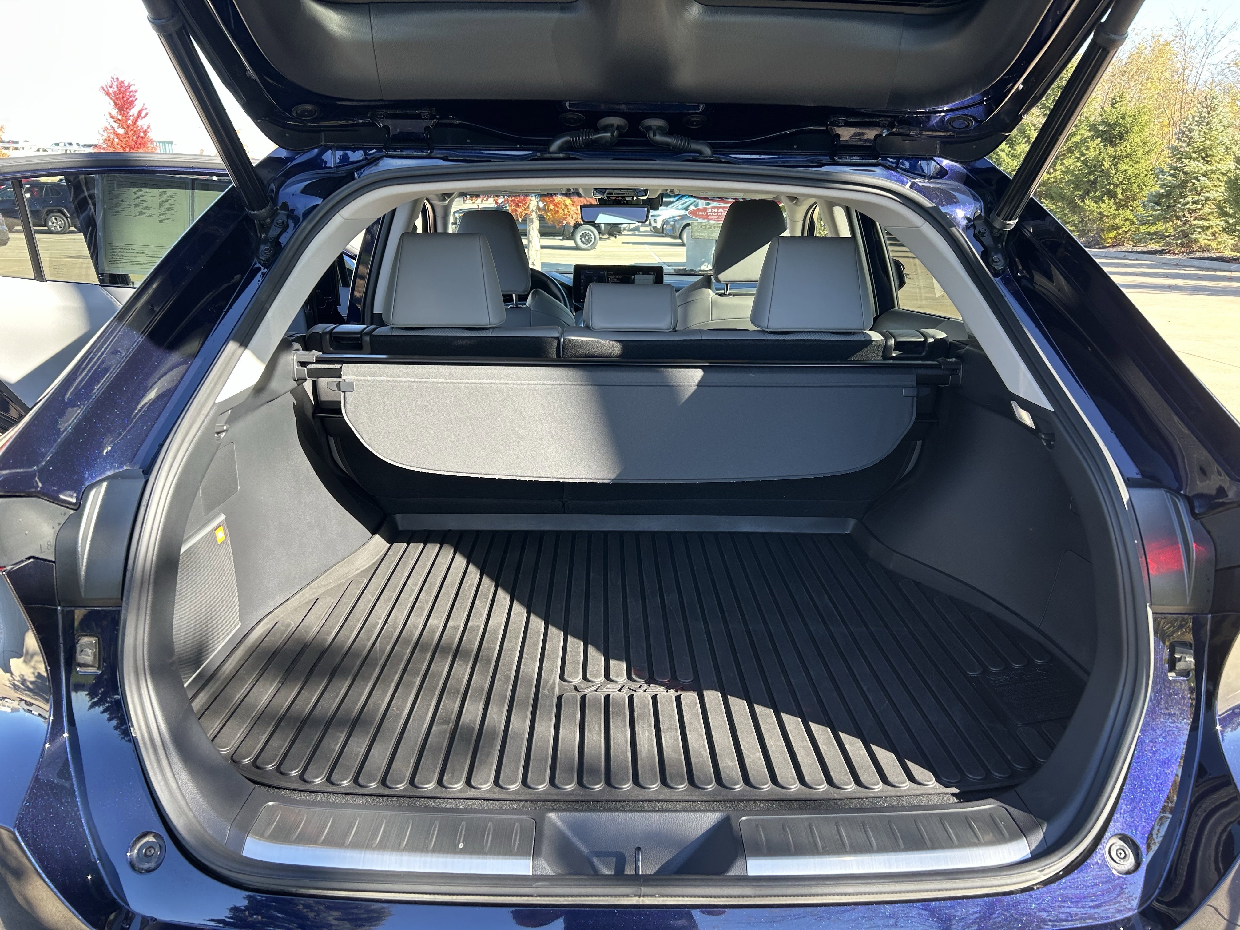 Certified 2022 Toyota Venza Limited w/ Advanced Technology Package image 19