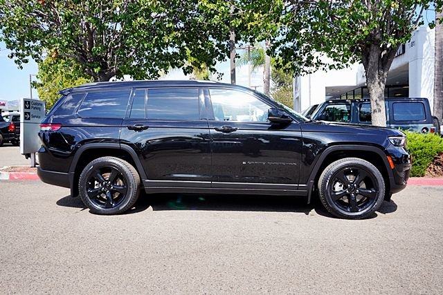 Used 2023 Jeep Grand Cherokee L Altitude AWD/4WD image 7