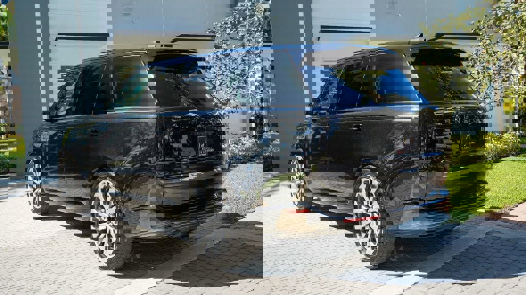 Used 2023 Land Rover Range Rover Long Wheelbase Autobiography image 16