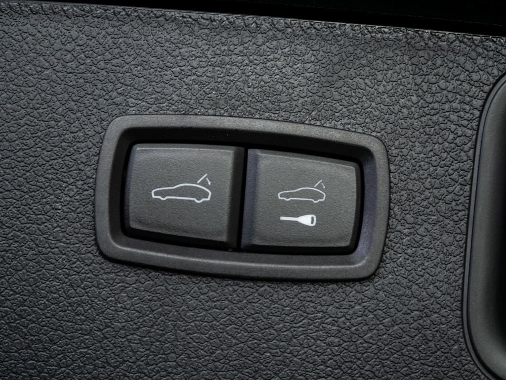 Certified 2025 Porsche Macan image 32