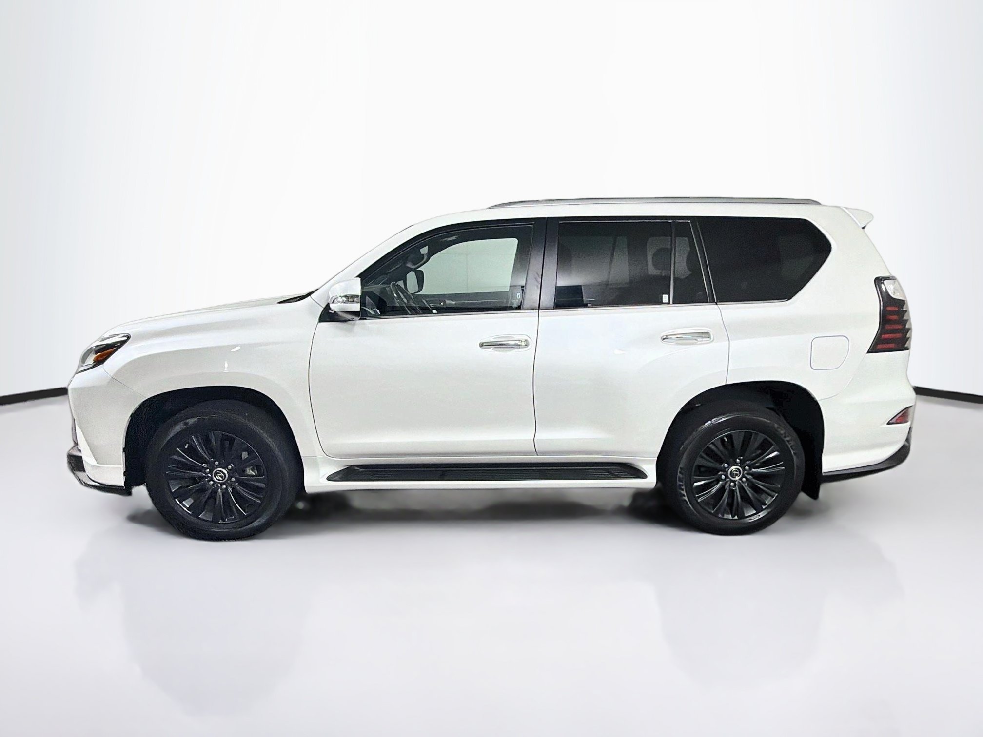 Used 2023 Lexus GX 460 Premium w/ Accessory Package AWD/4WD image 4