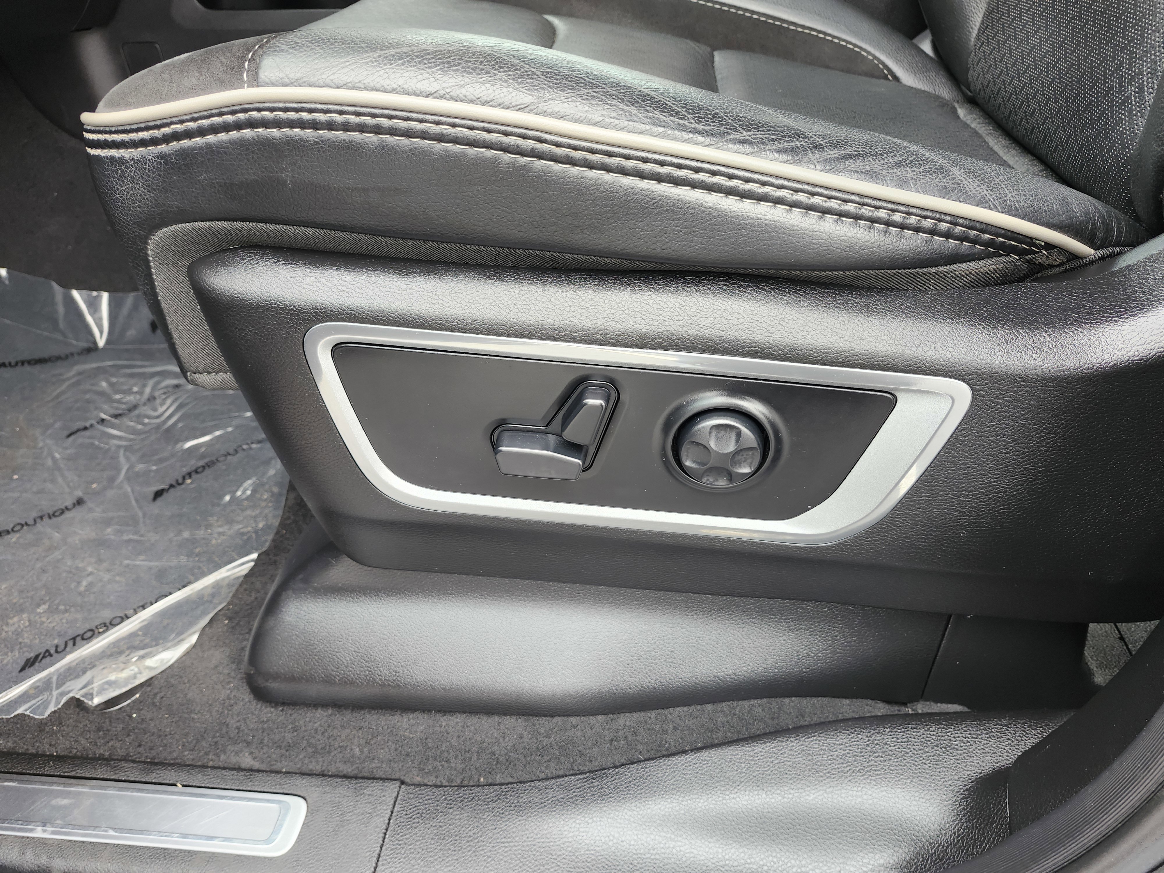 Used 2019 RAM 1500 Laramie image 27