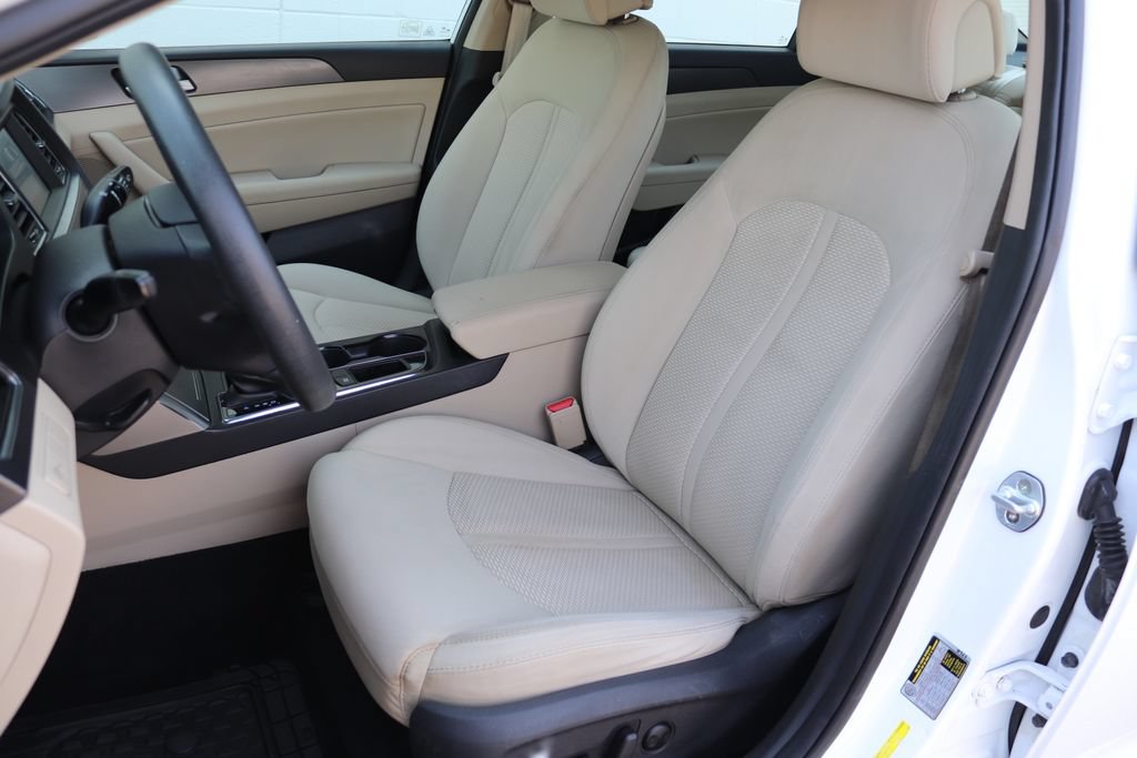 Used 2017 Hyundai Sonata Sport w/ Cargo Package FWD image 4