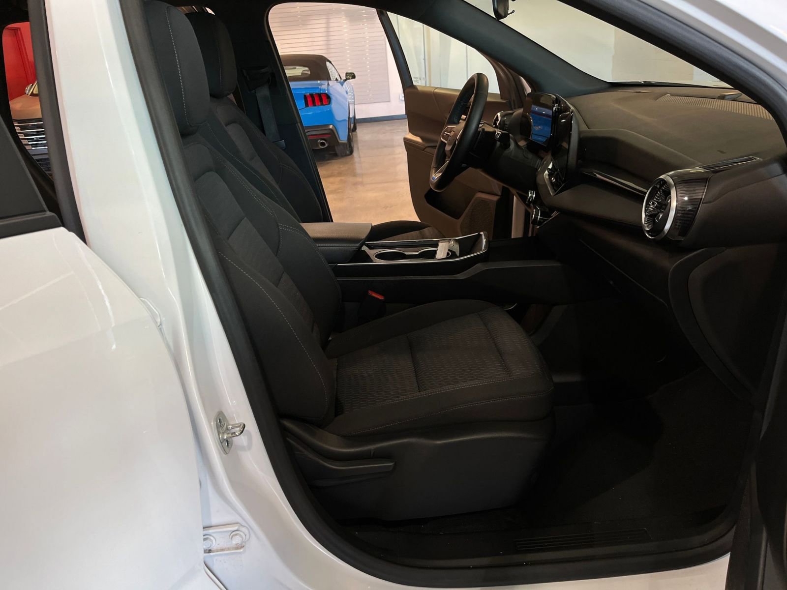 Used 2025 Chevrolet Equinox LT FWD image 36