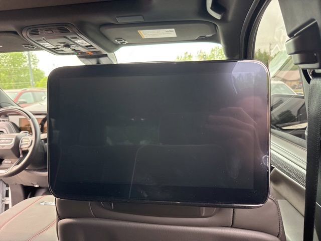 Used 2025 GMC Yukon AT4 Ultimate w/ LPO, Floor Liner Package AWD/4WD image 17