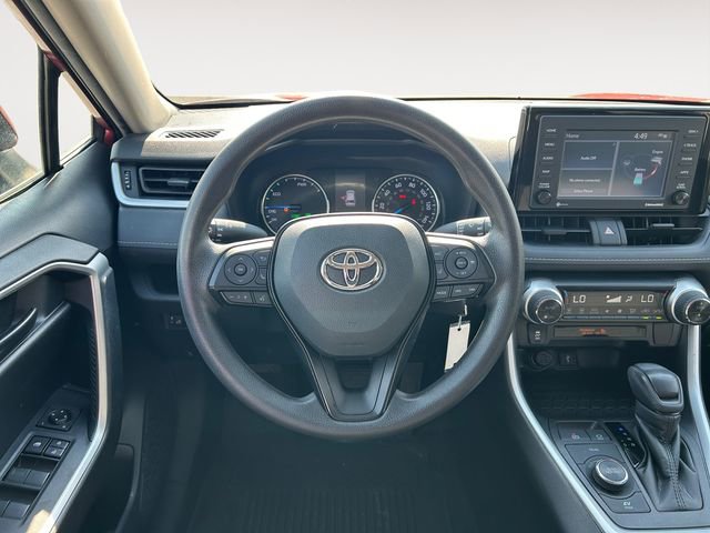 Used 2021 Toyota RAV4 LE image 12