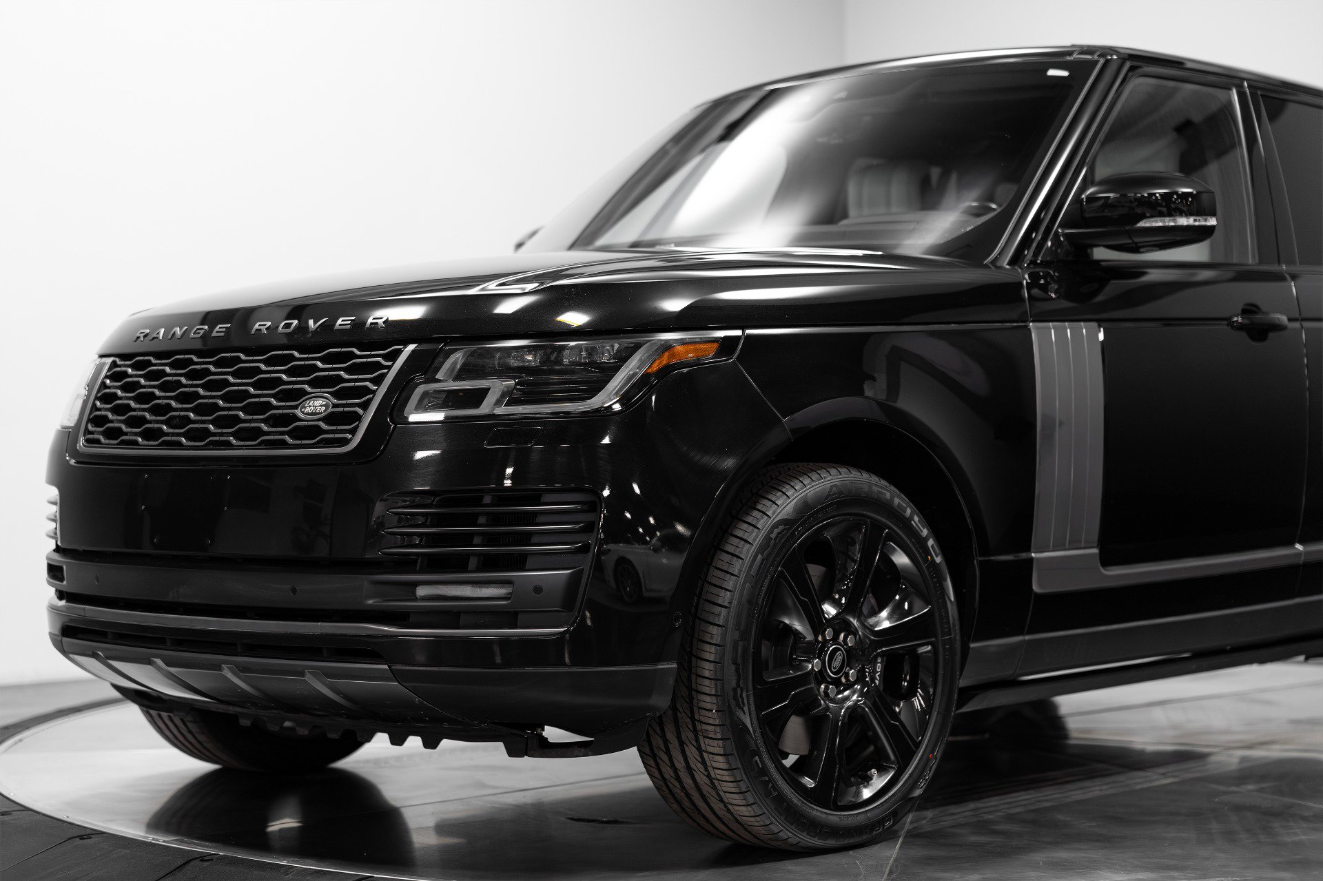 Used 2021 Land Rover Range Rover Westminster Edition image 4