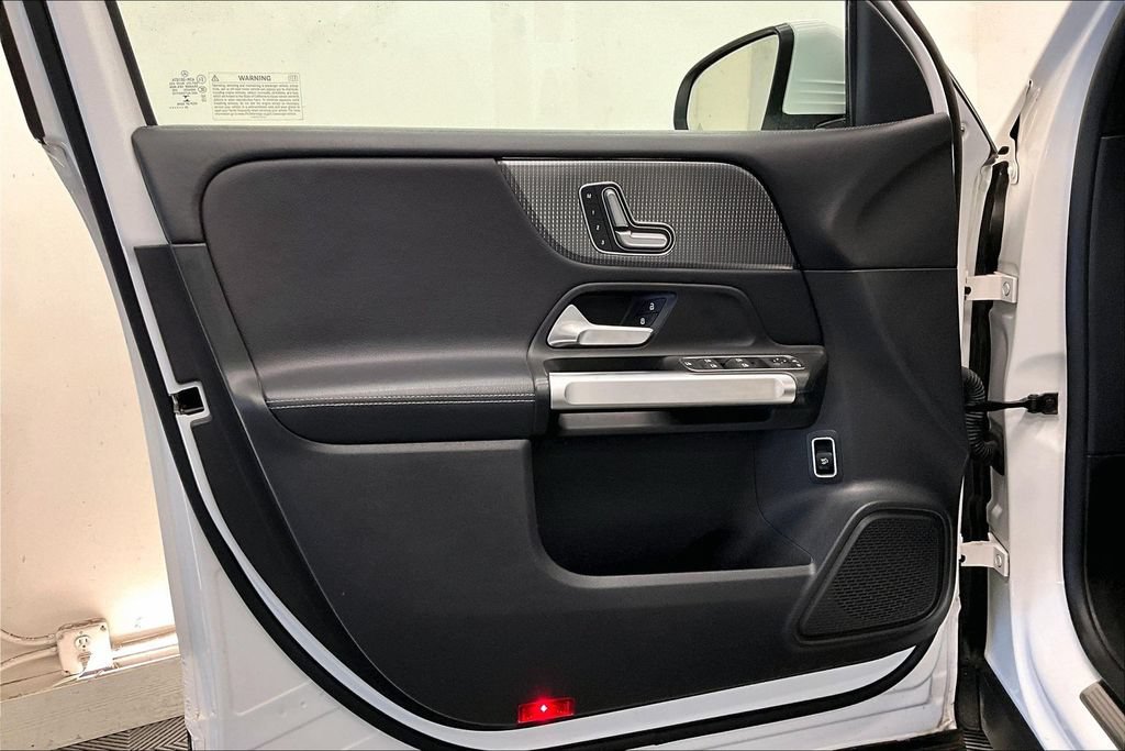 Used 2022 Mercedes-Benz GLB 250 image 24