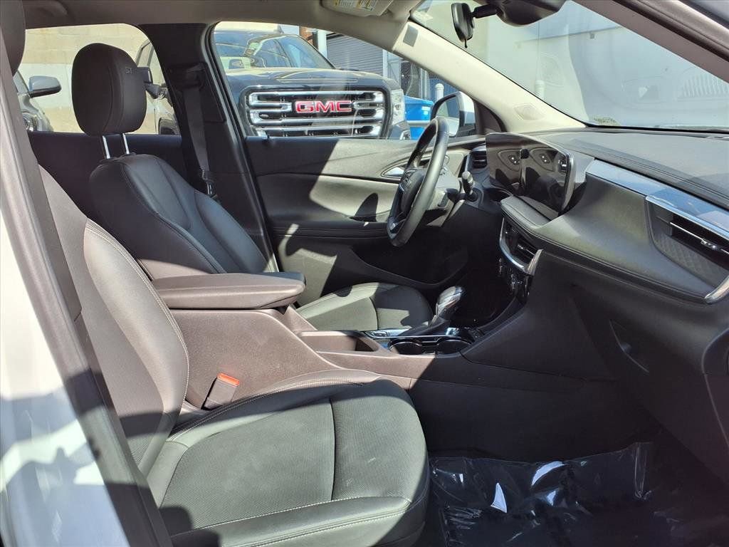 Used 2024 Buick Encore GX Sport Touring image 6