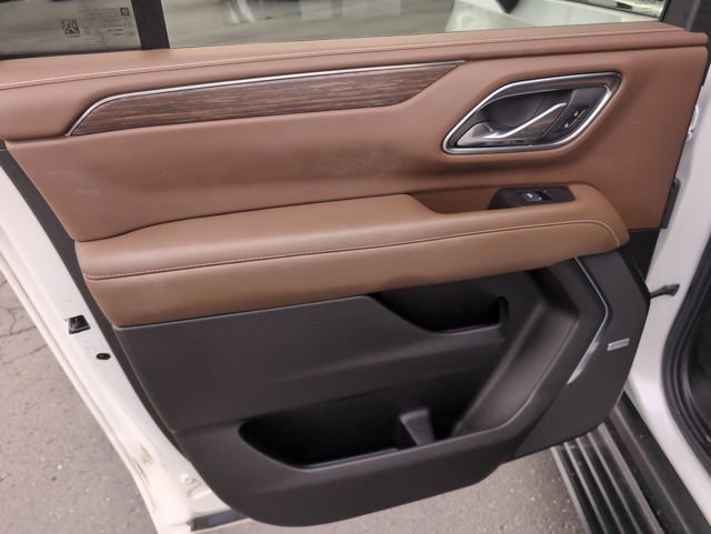 Used 2023 Chevrolet Suburban High Country image 11