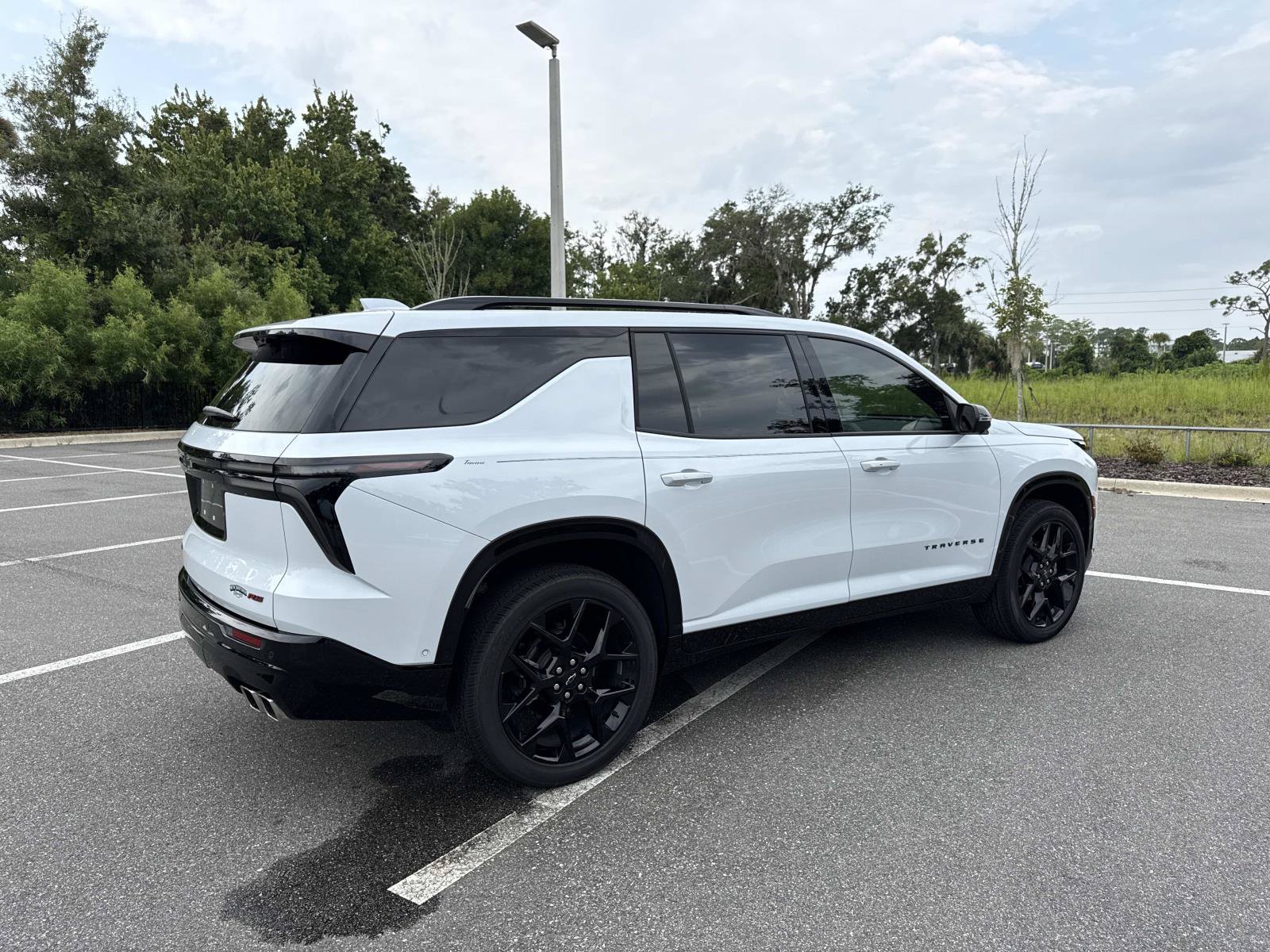 Used 2026 Chevrolet Traverse RS FWD image 3