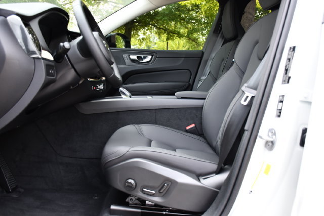 New 2026 Volvo XC60 T8 Plus w/ Climate Package PRO AWD/4WD image 13