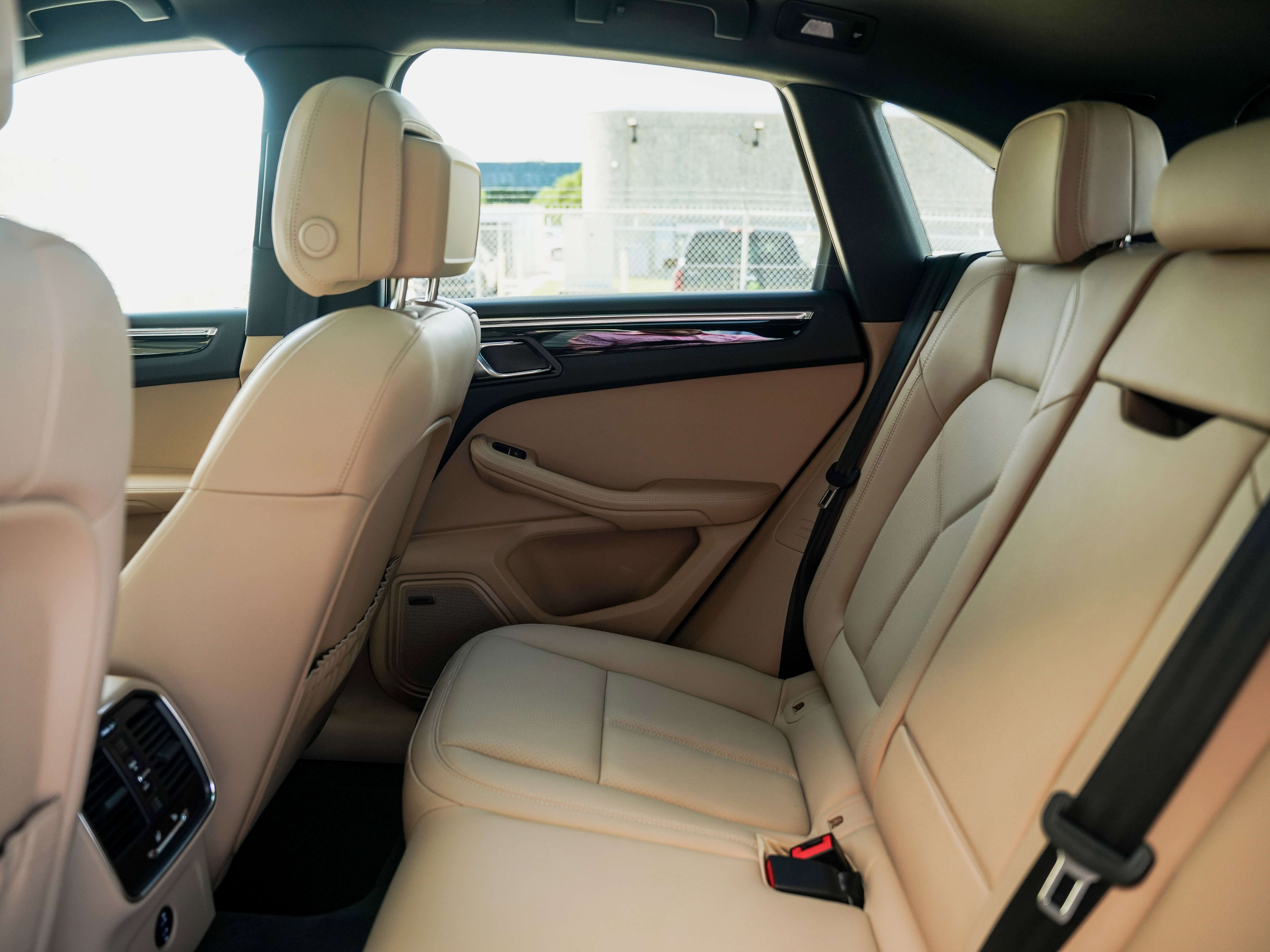 Certified 2025 Porsche Macan image 28