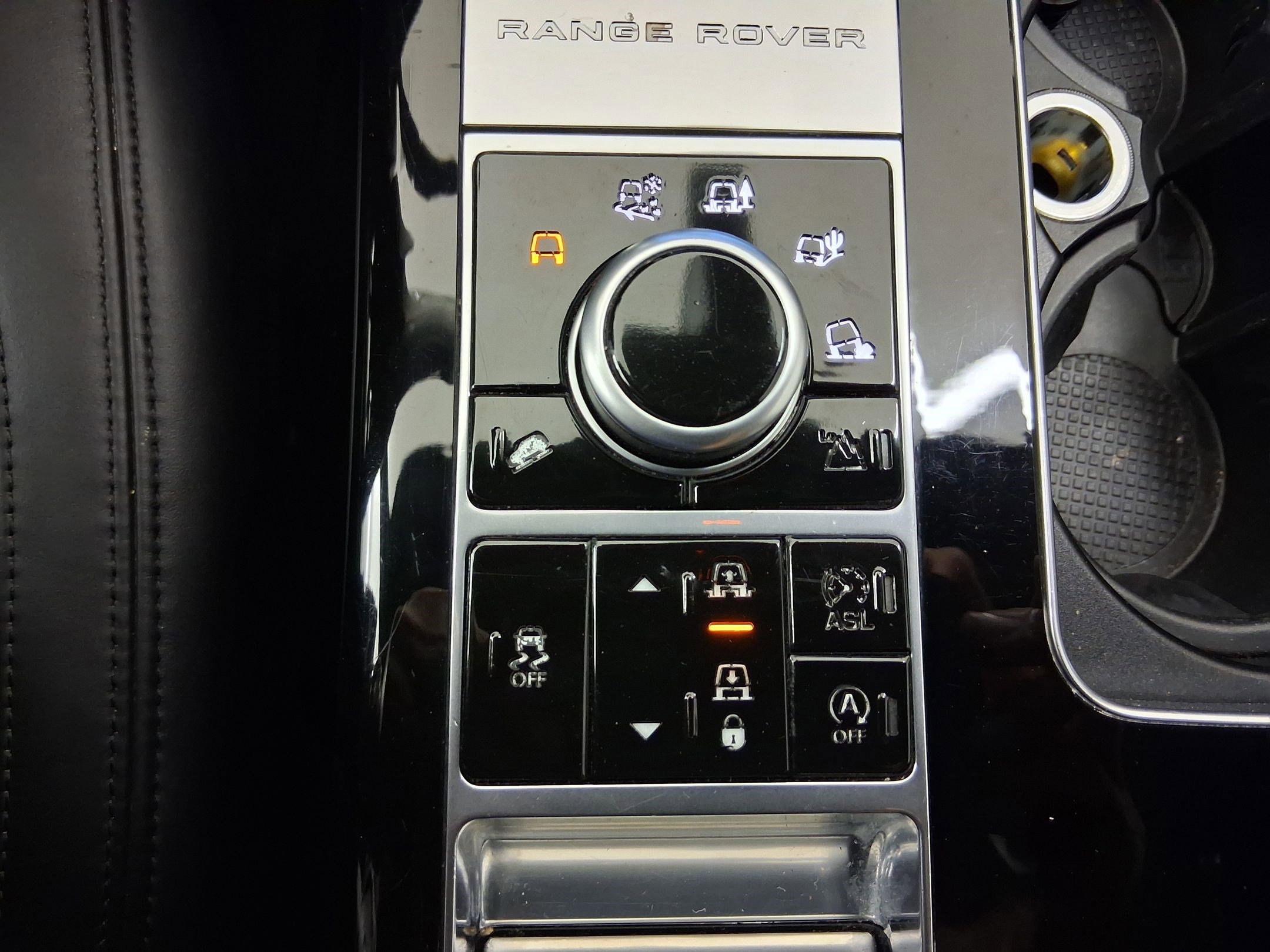 Used 2015 Land Rover Range Rover Supercharged image 18