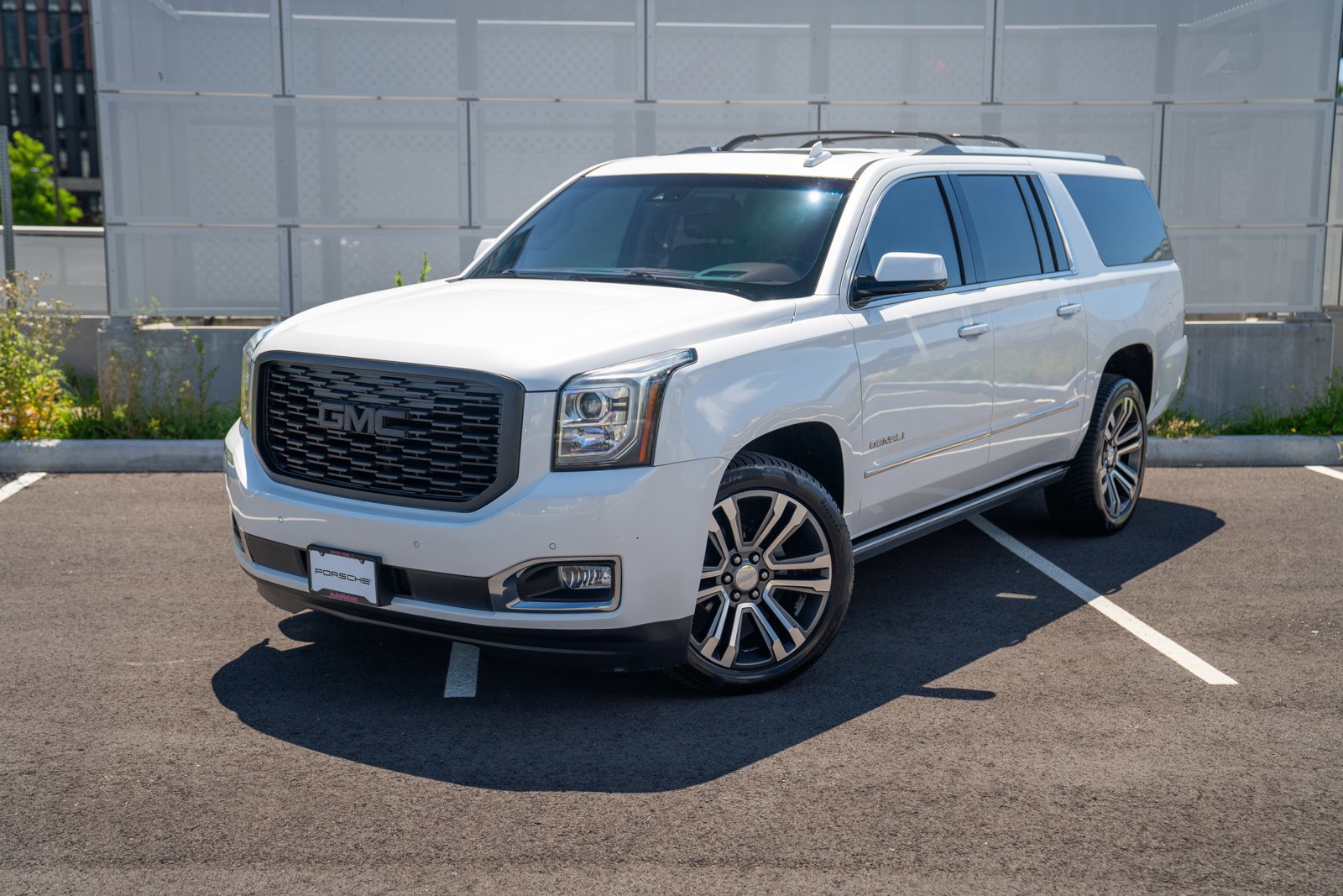Used 2019 GMC Yukon XL Denali w/ Denali Ultimate Package AWD/4WD video 1
