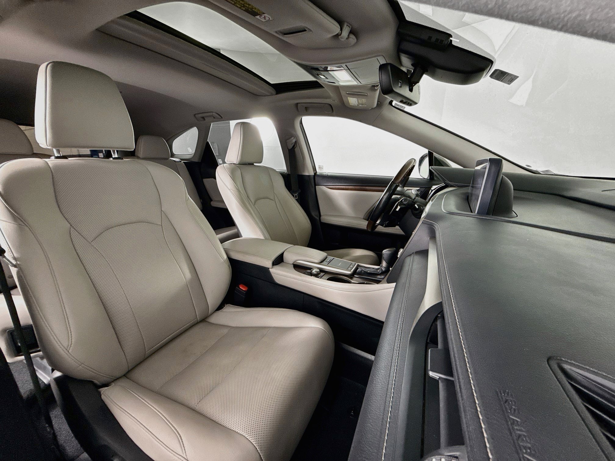 Used 2020 Lexus RX 350L Premium w/ Premium Package AWD/4WD image 28