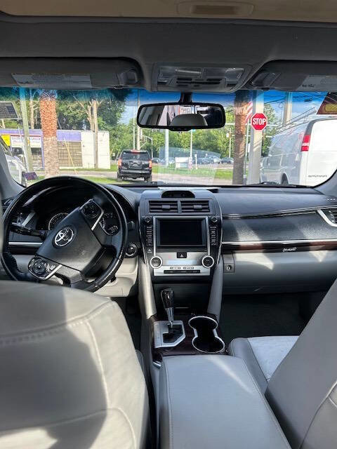 Used 2012 Toyota Camry XLE FWD image 14