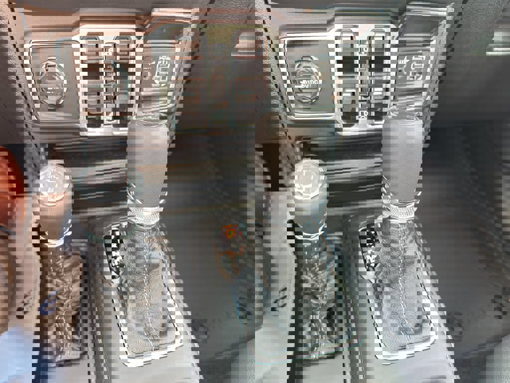 New 2025 Jeep Gladiator Sport image 18