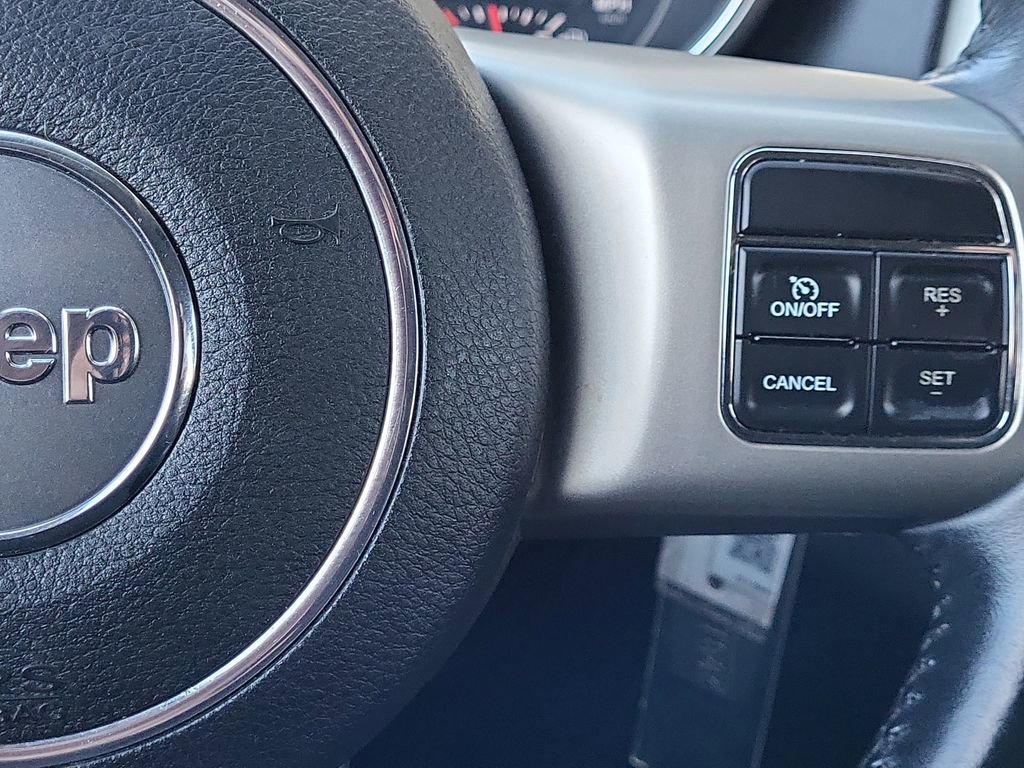 Used 2012 Jeep Grand Cherokee Laredo image 23