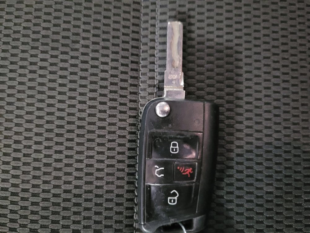 Used 2016 Volkswagen Golf S FWD image 32