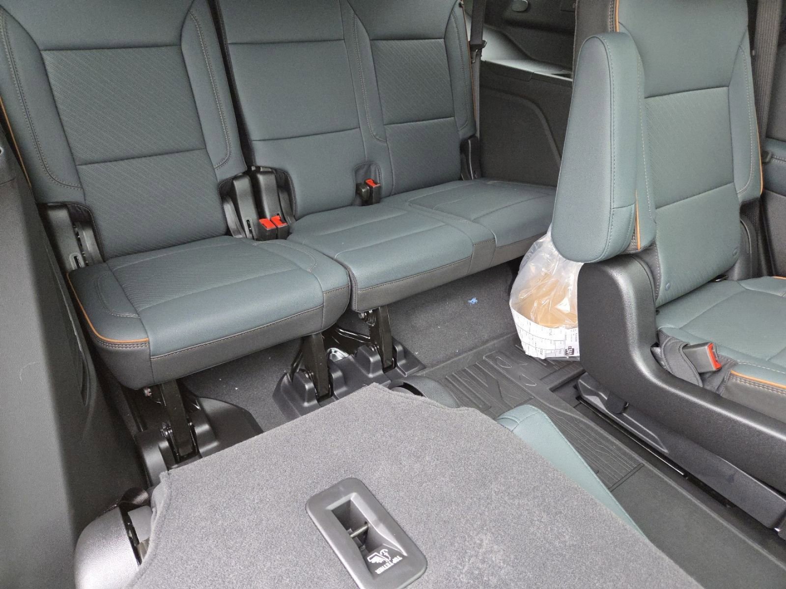 New 2026 GMC Yukon AT4 w/ AT4 Premium Plus Package image 27