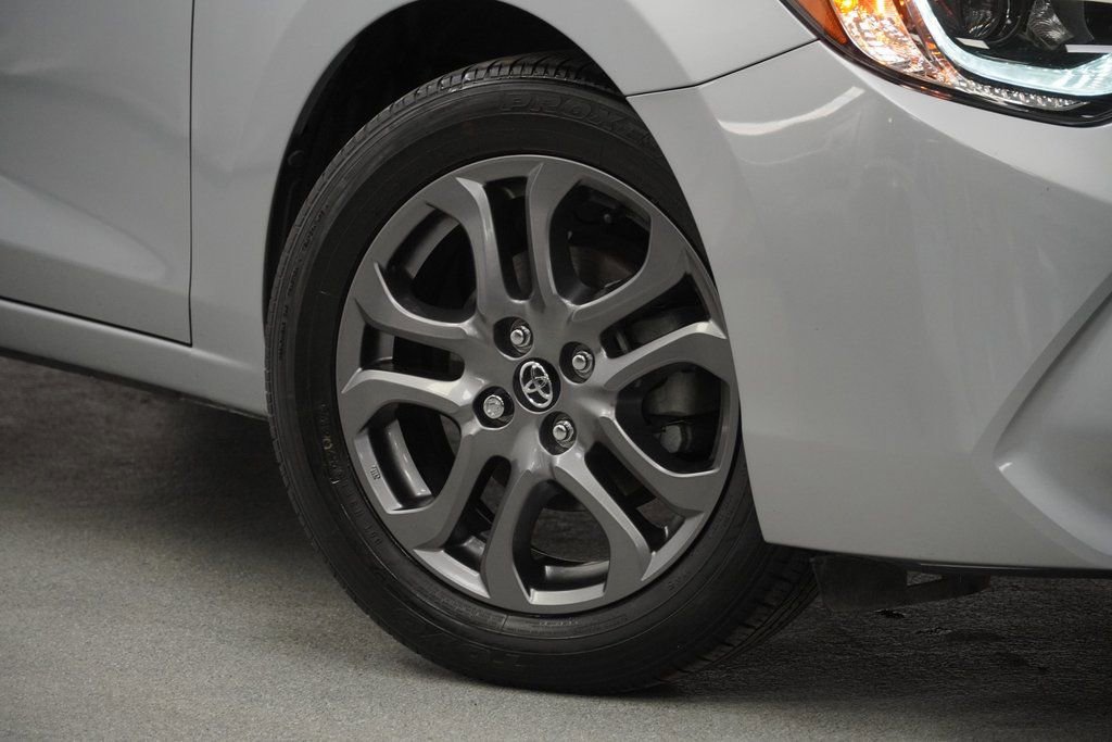 Used 2020 Toyota Yaris XLE image 4