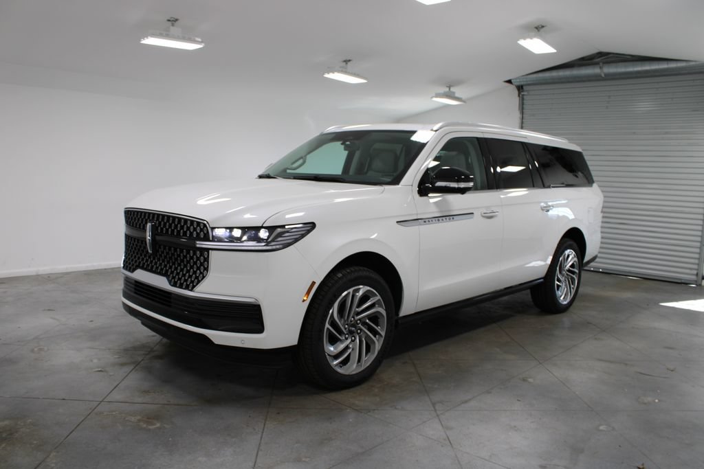New 2026 Lincoln Navigator L Reserve AWD/4WD image 3