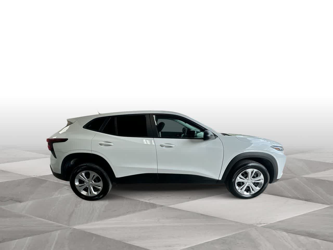 Used 2025 Chevrolet Trax LS FWD image 9