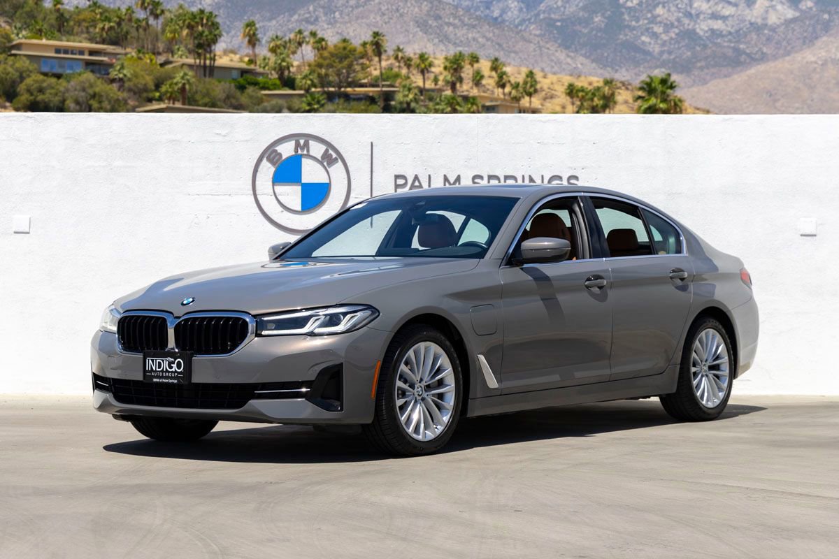 Used 2021 BMW 530e w/ Premium Package RWD image 1