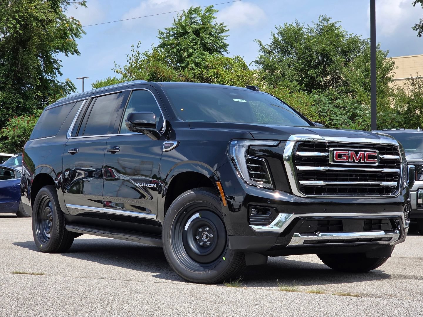 New 2026 GMC Yukon XL Elevation w/ LPO, Elevation Black Package AWD/4WD image 2