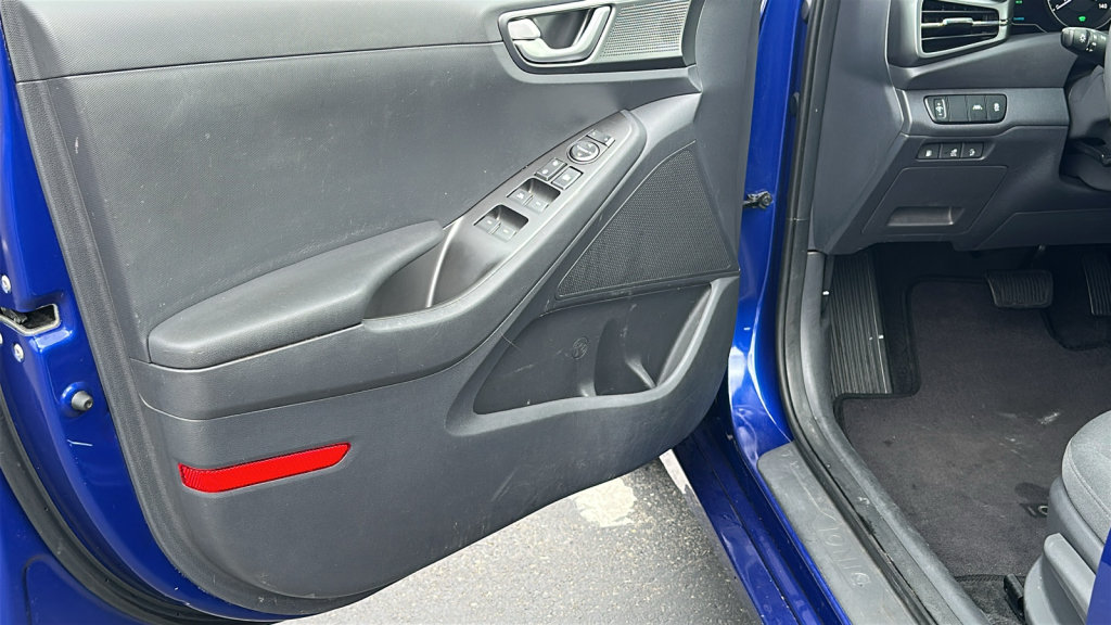 Used 2021 Hyundai Ioniq SE FWD image 23