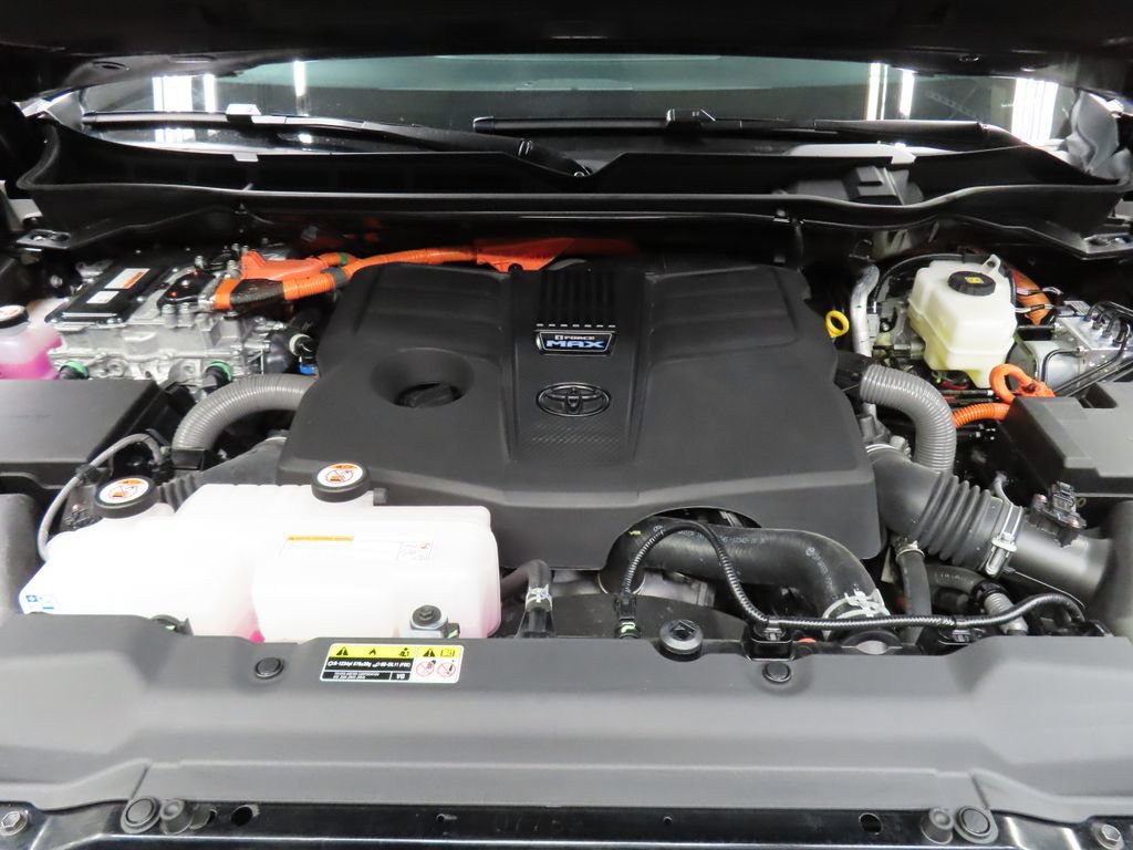 Used 2025 Toyota Tundra Limited AWD/4WD image 33