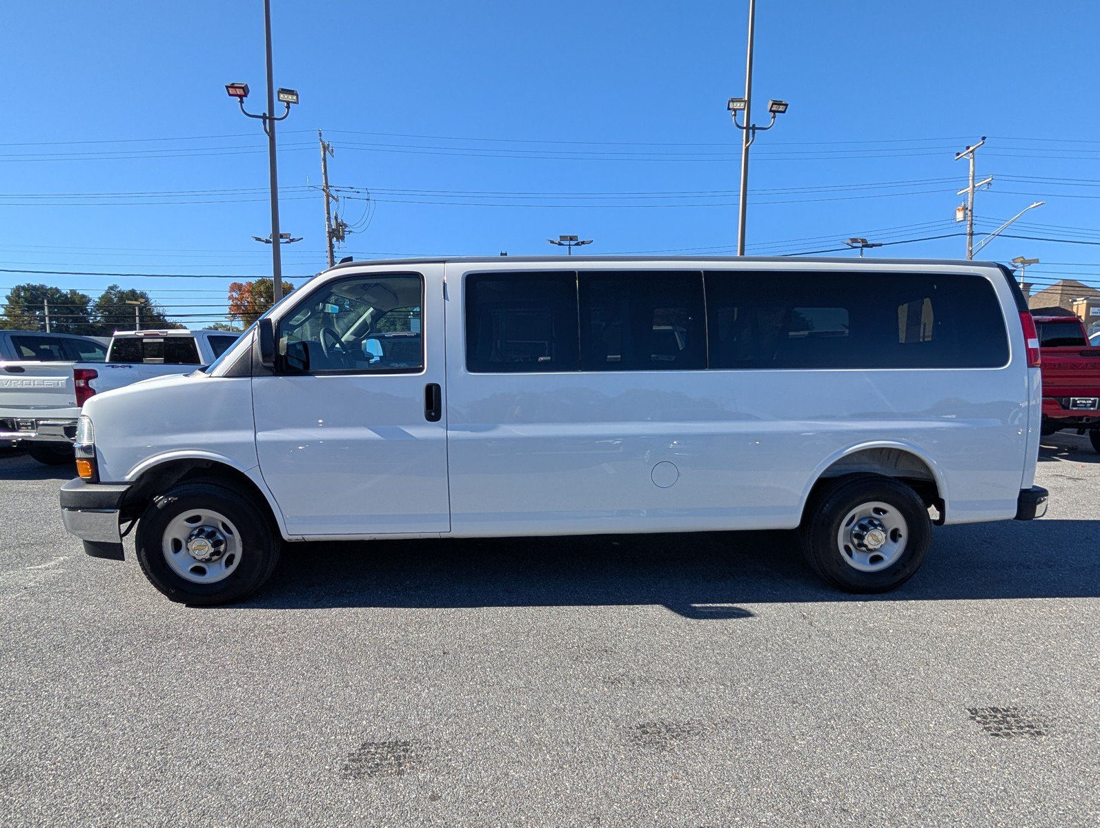Used 2025 Chevrolet Express 3500 LT w/ LT Preferred Equipment Group RWD image 2