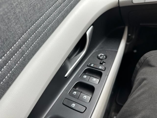 Used 2026 Hyundai Elantra Limited FWD image 42