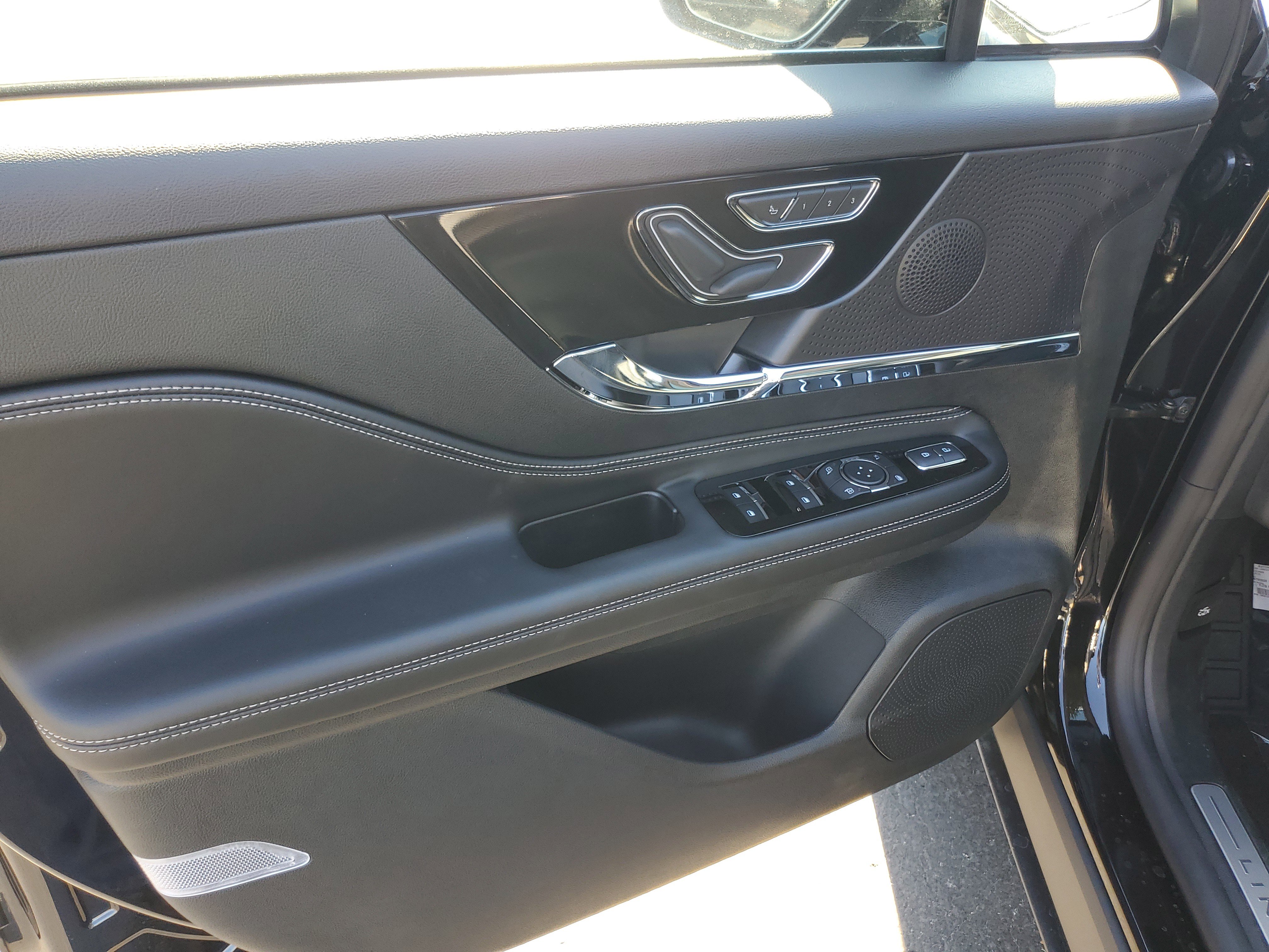 New 2025 Lincoln Corsair Reserve image 8