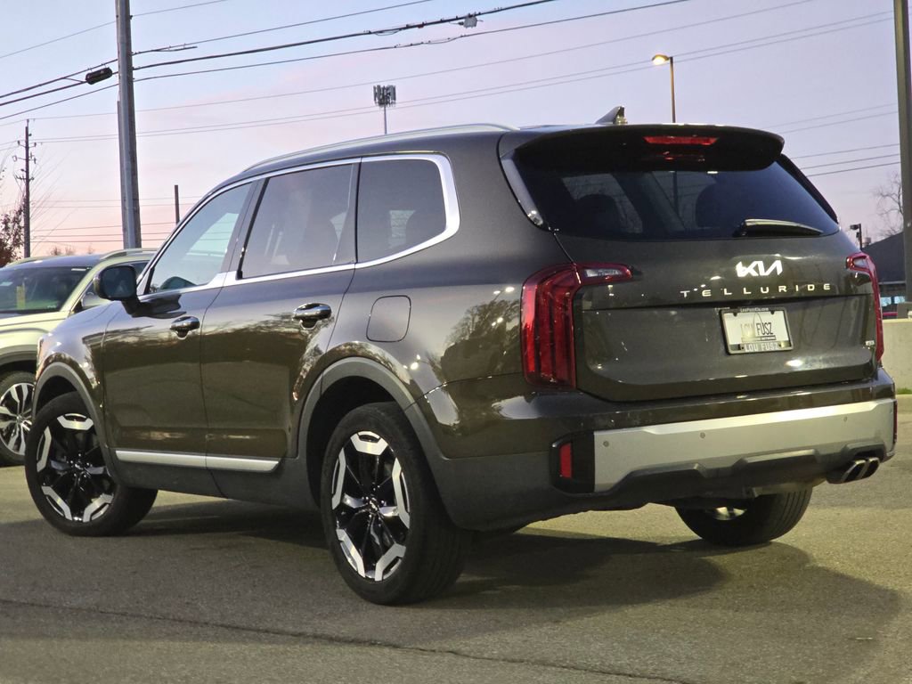 Used 2023 Kia Telluride S image 17